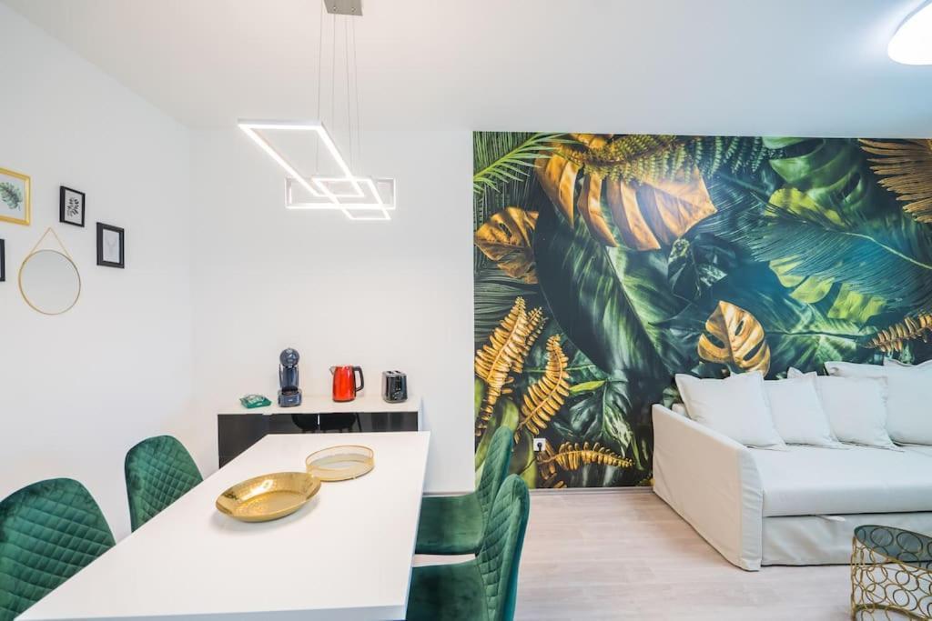 Jungle Apartment Сиофок Екстериор снимка